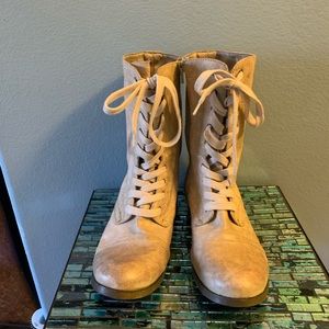 Size 10 tan lace up combat boots